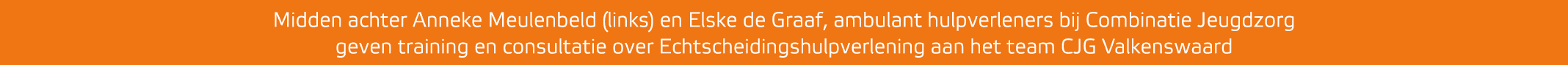 Midden achter Anneke Meulenbeld (links) en Elske de Graaf, ambulant hulpverleners bij Combinatie Jeugdzorg geven trai...